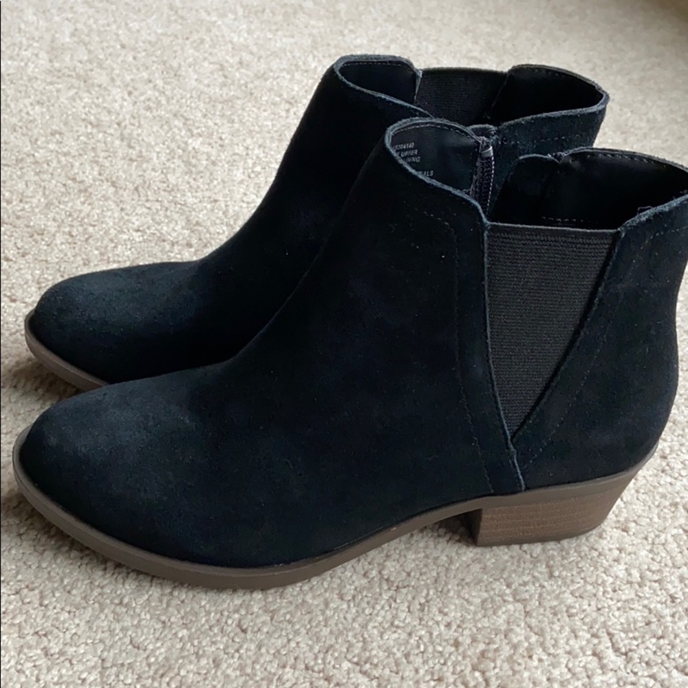 Kensie Gazelle black suede ankle boots NWT